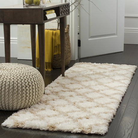 Safavieh Indie Shag 2'-3" x 7'-0" Rug in Ivory / Light Beige
