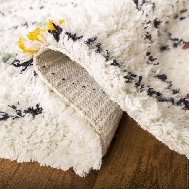 Safavieh Casablanca 5'-0" x 8'-0" Rug in Ivory / Multi