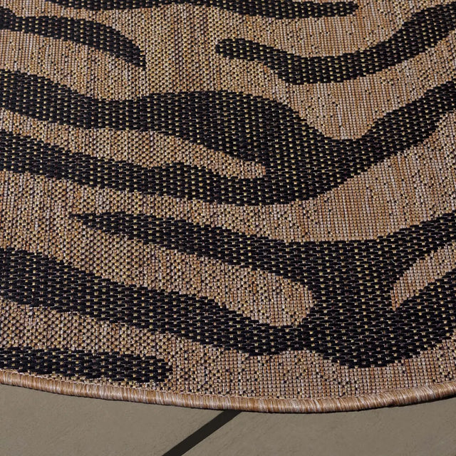 Safavieh Courtyard 6'-7" x 6'-7" Rug in Gold / Natural