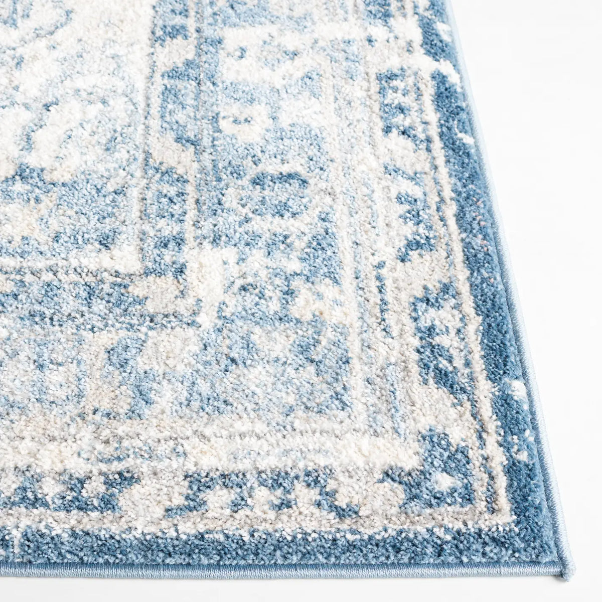Safavieh Layla 4'-5" x 6'-5" Rug in Ivory Grey / Blue