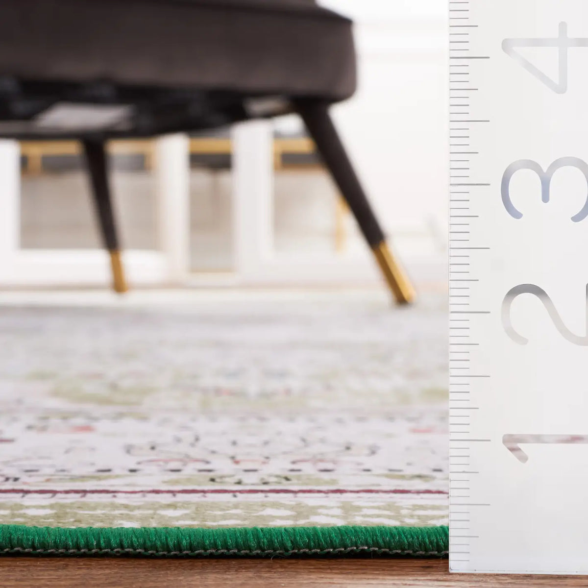 Safavieh Tucson 4'-0" x 6'-0" Rug in Green / Beige
