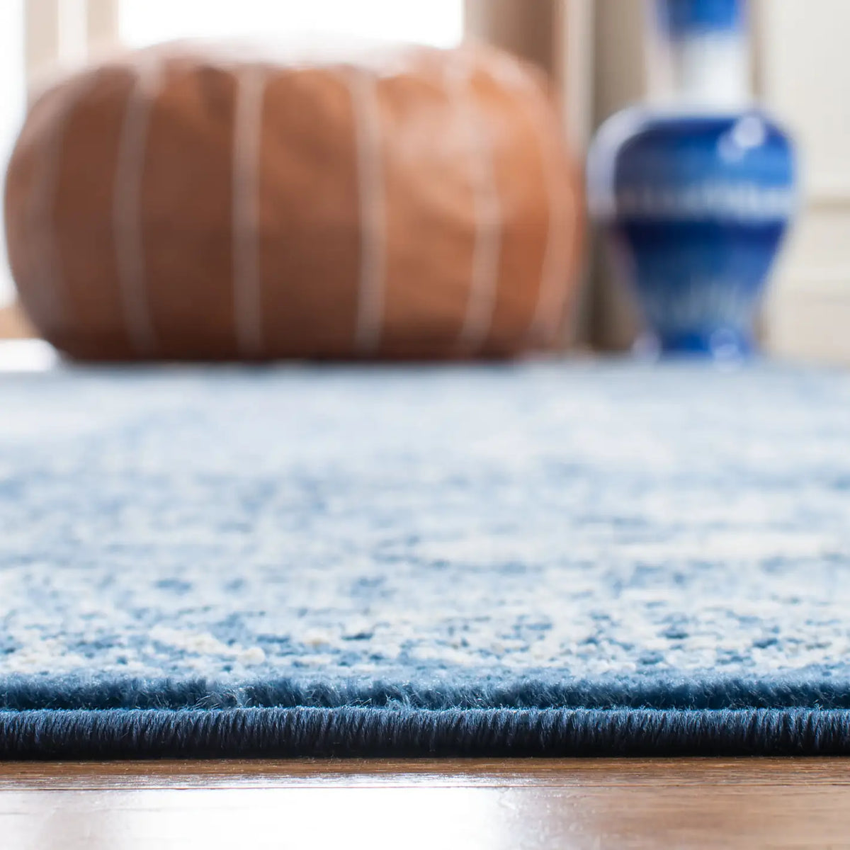 Safavieh Martha Stewart 28 5'-3" x 7'-6" Rug in Navy / Creme