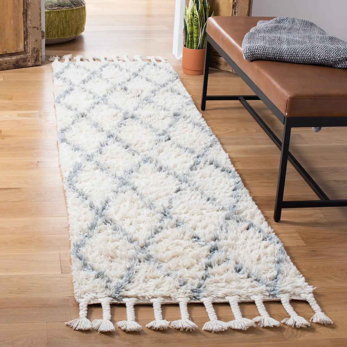 Safavieh Casablanca 2'-3" x 8'-0" Rug in Blue / Ivory