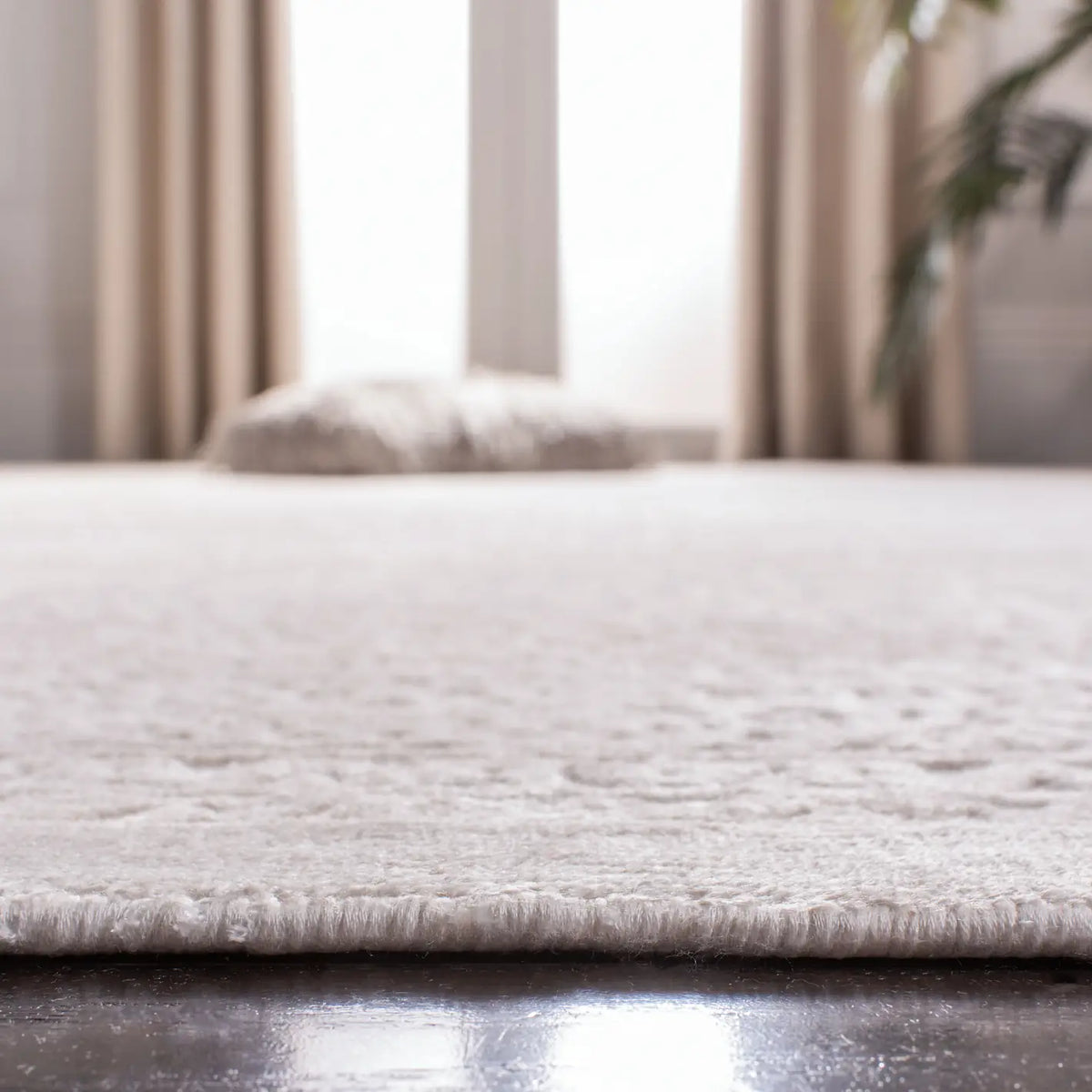 Safavieh Mirage 6'-0" x 9'-0" Rug in Ivory