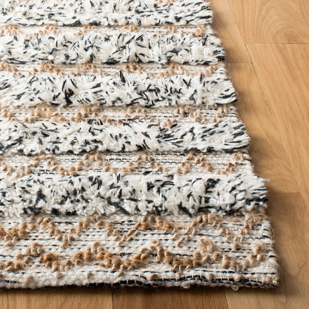 Safavieh Natura 4'-0" x 6'-0" Rug in Ivory / Black