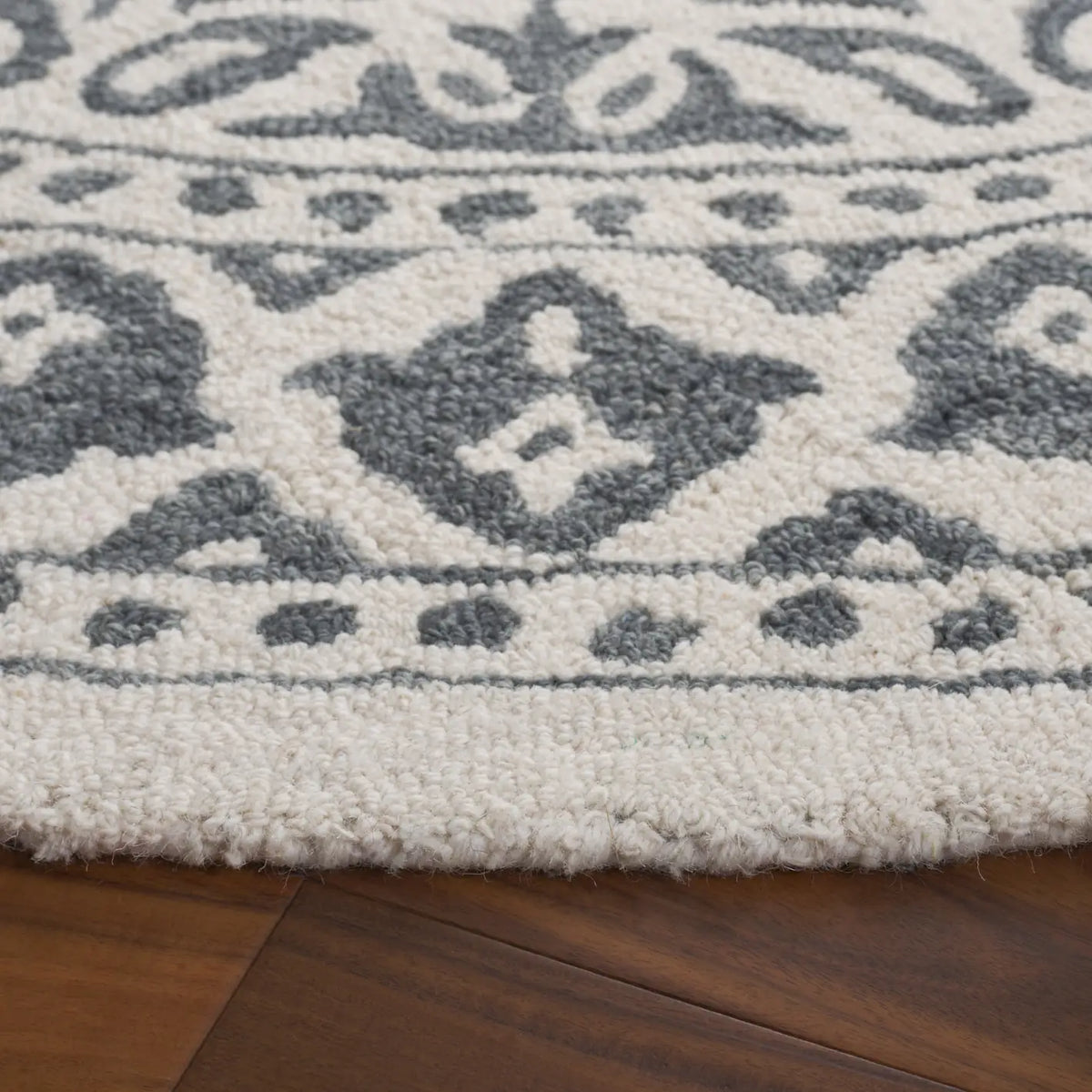 Safavieh Ebony 6'-0" x 6'-0" Rug in Ivory / Grey