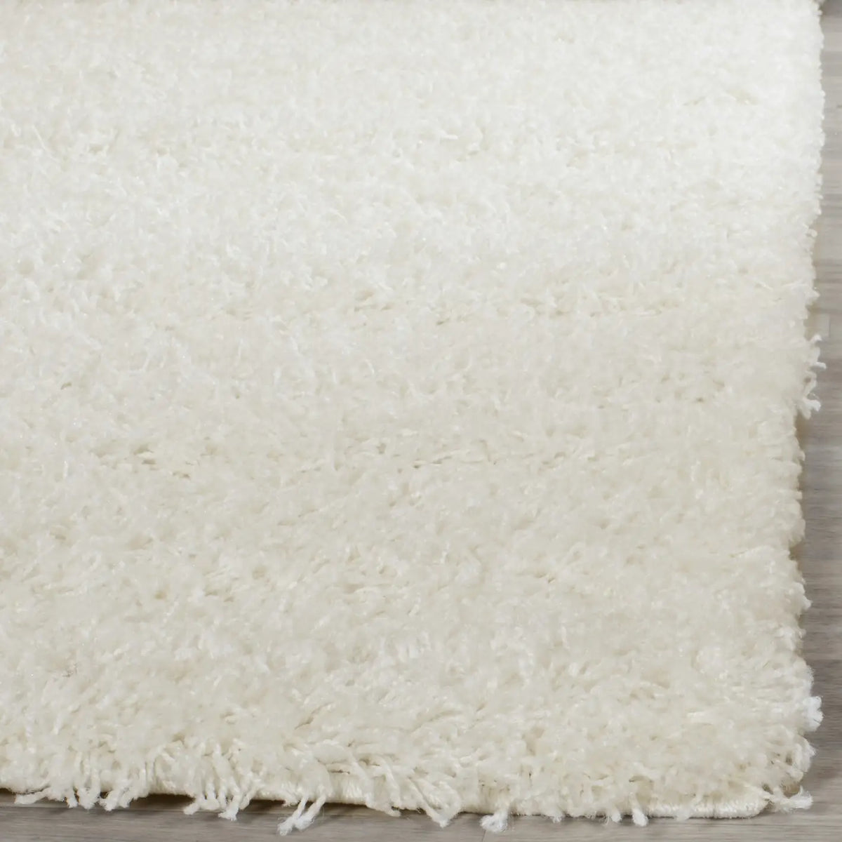 Safavieh Sga-Athens Shag 5'-1" x 7'-6" Rug in Off White