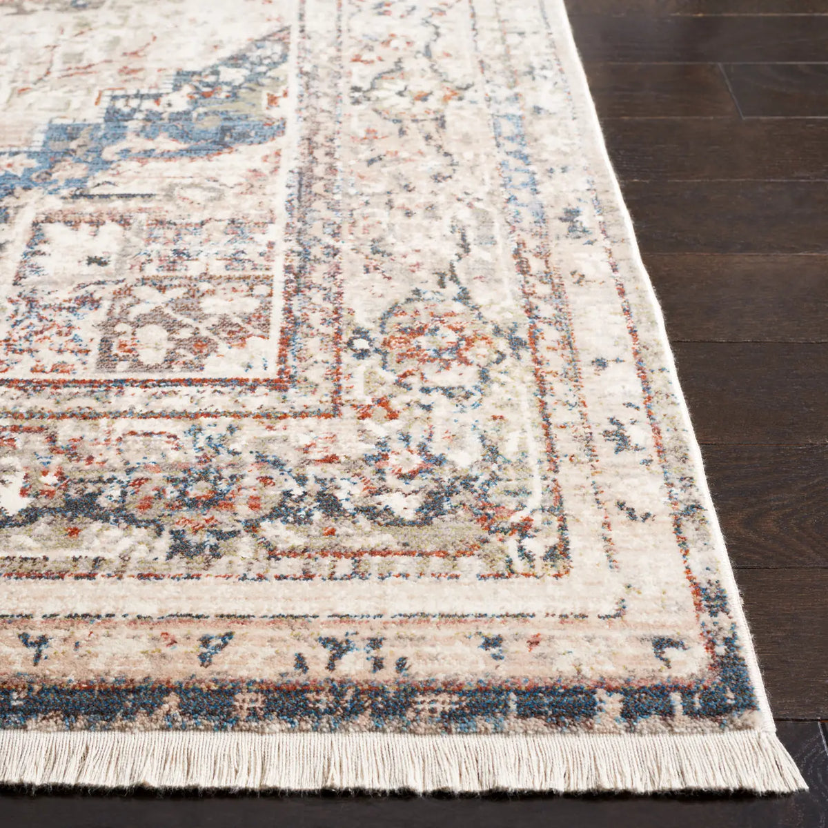 Safavieh Vintage Persian 4'-0" x 6'-0" Rug in Ivory / Green