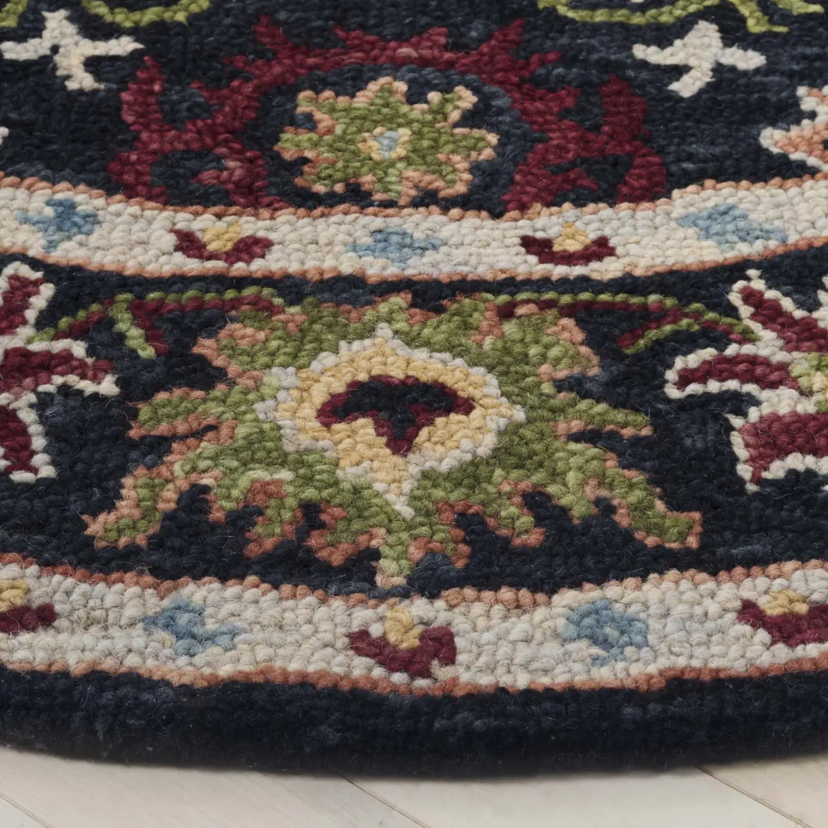 Safavieh Blossom 6'-0" x 6'-0" Rug in Black / Ivory