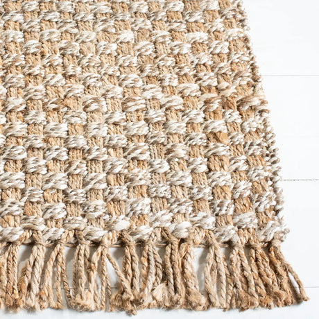 Safavieh Natural Fiber 4'-0" x 6'-0" Rug in Natural / Grey