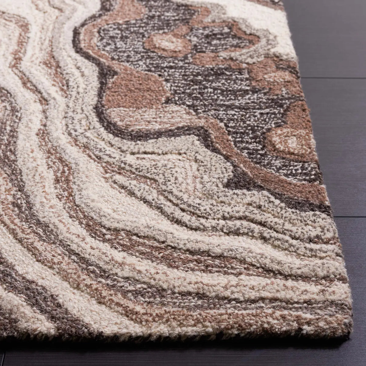 Safavieh Metro 4'-0" x 6'-0" Rug in Brown / Ivory