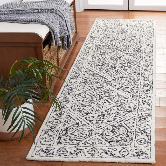 Safavieh Dip Dye 2'-3" x 8'-0" Rug in Ivory / Black