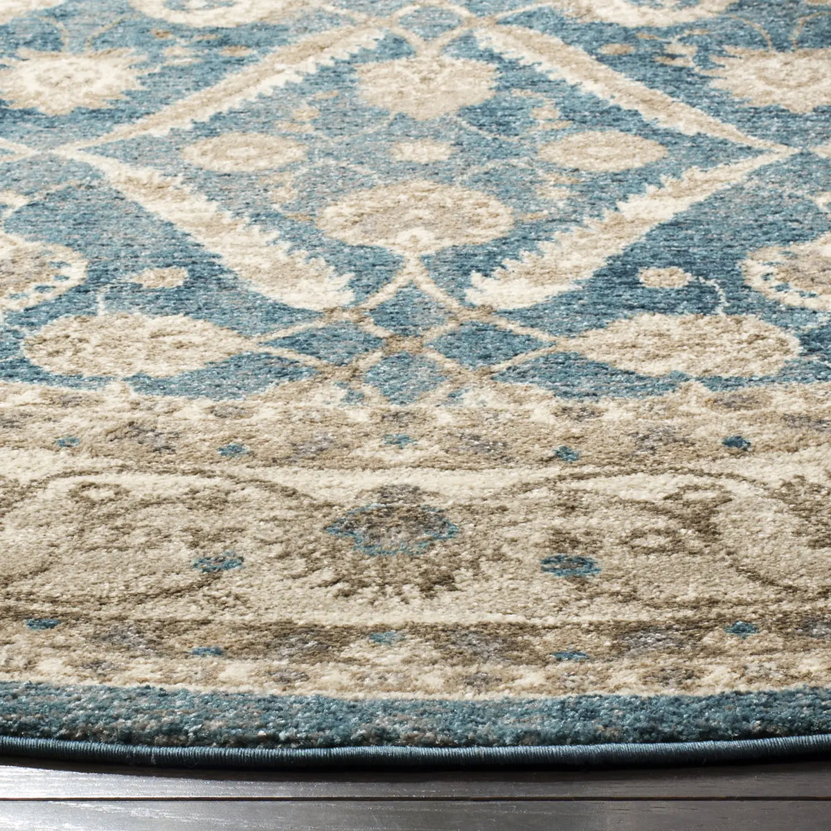 Safavieh Sofia 6'-7" x 6'-7" Rug in Blue / Beige