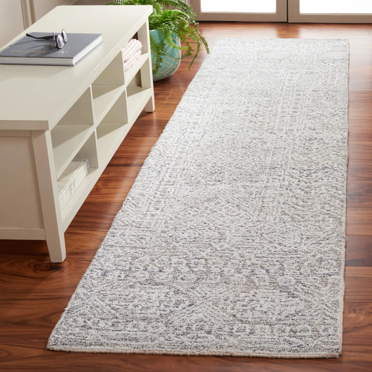 Safavieh Ebony 2'-3" x 9'-0" Rug in Grey / Ivory