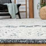 Safavieh Roslyn 4'-0" x 6'-0" Rug in Black / Ivory