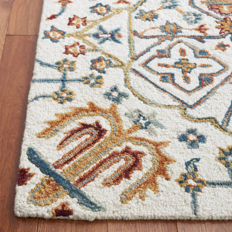 Safavieh Heritage 4'-0" x 6'-0" Rug in Ivory / Grey