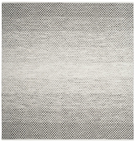 Safavieh Montauk 6'-0" x 6'-0" Rug in Light Grey / Ivory