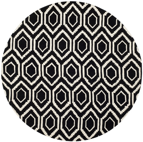 Safavieh Chatham 7'-0" x 7'-0" Rug in Black / Ivory
