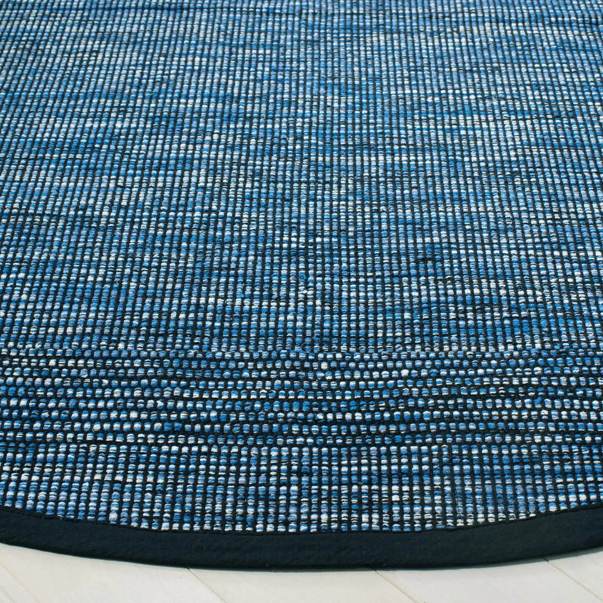 Safavieh Montauk 6'-0" x 6'-0" Rug in Blue / Black