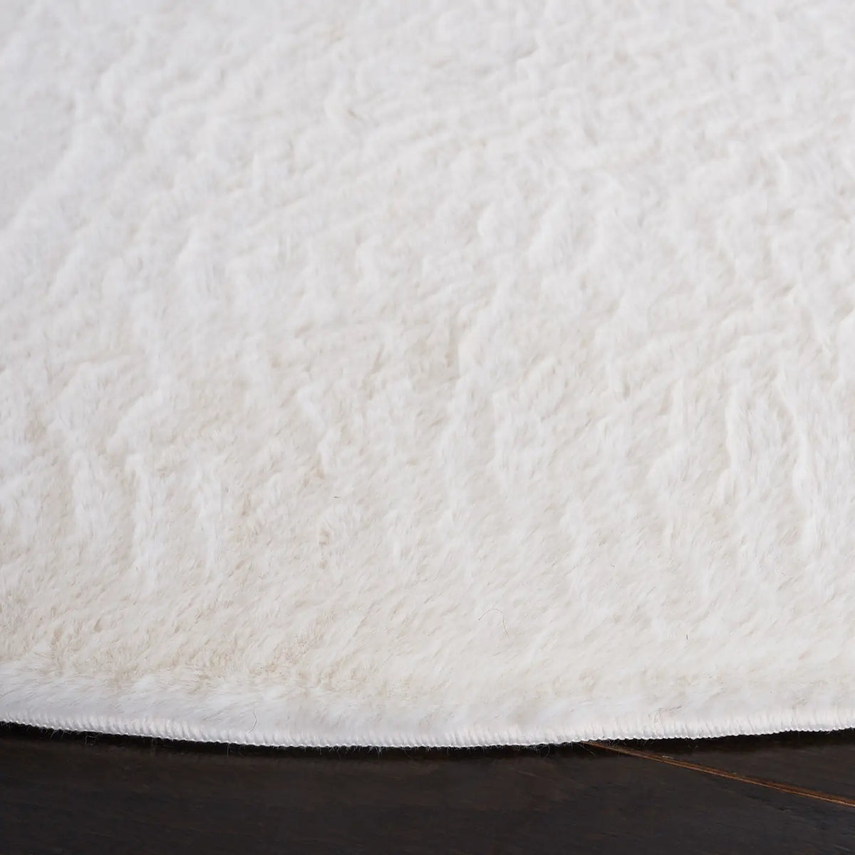 Safavieh Faux Rabbit Fur 6'-0" x 6'-0" Rug in Off White
