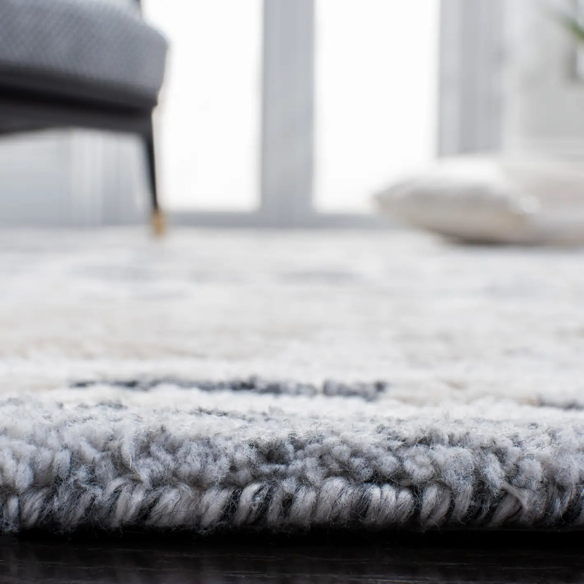 Safavieh Glamour 5'-0" x 8'-0" Rug in Light Brown / Grey