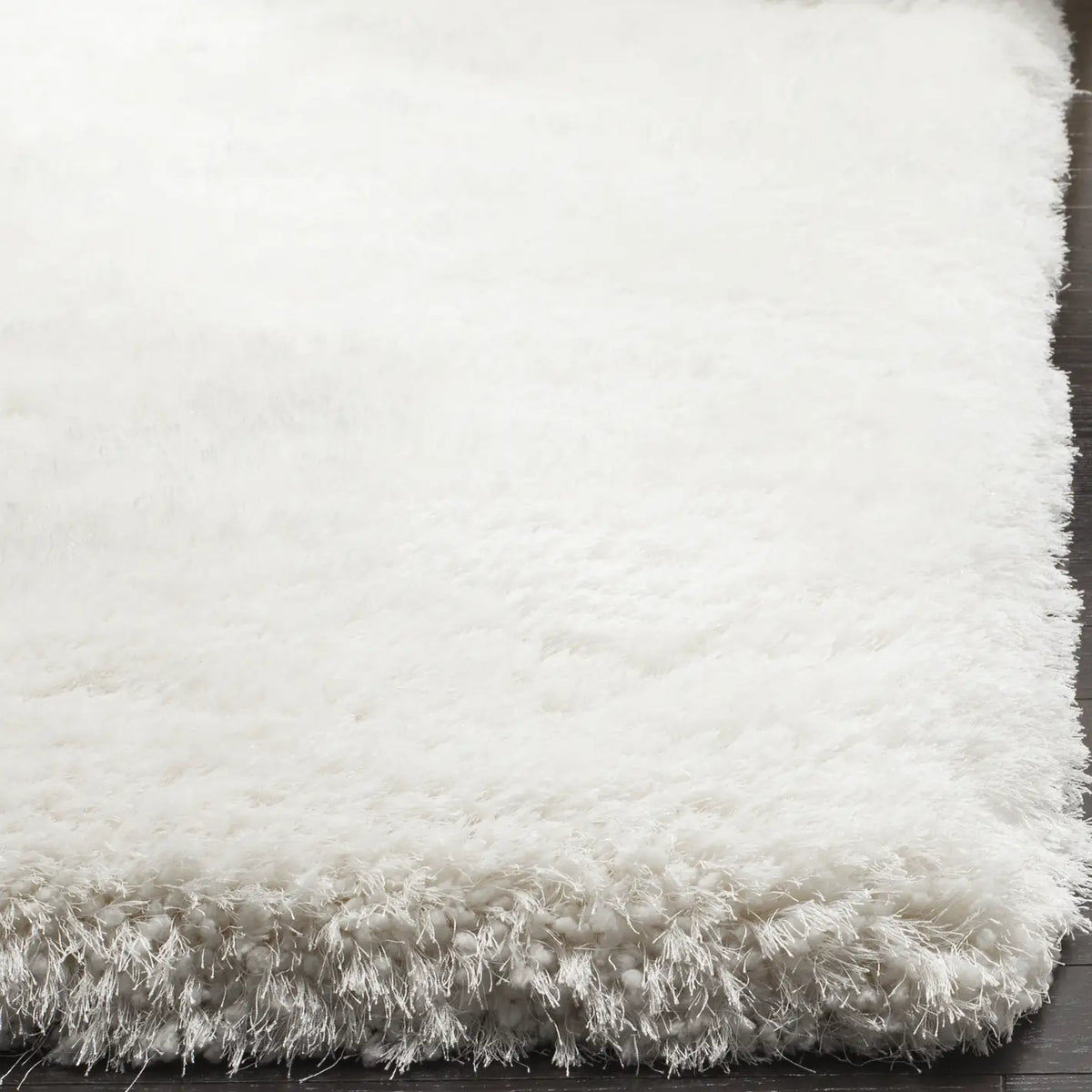 Safavieh Luxe Shag 4'-0" x 6'-0" Rug in Ivory