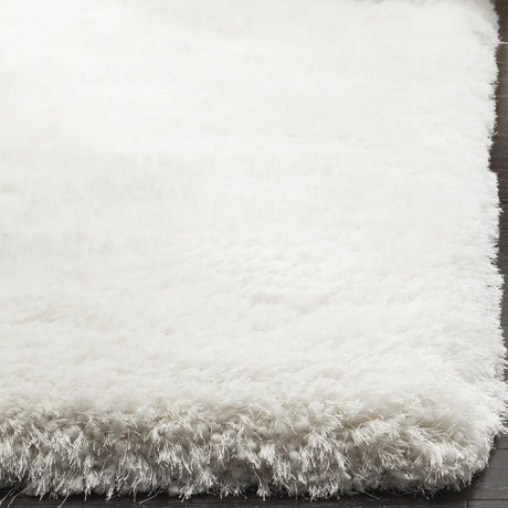 Safavieh Luxe Shag 4'-0" x 6'-0" Rug in Ivory