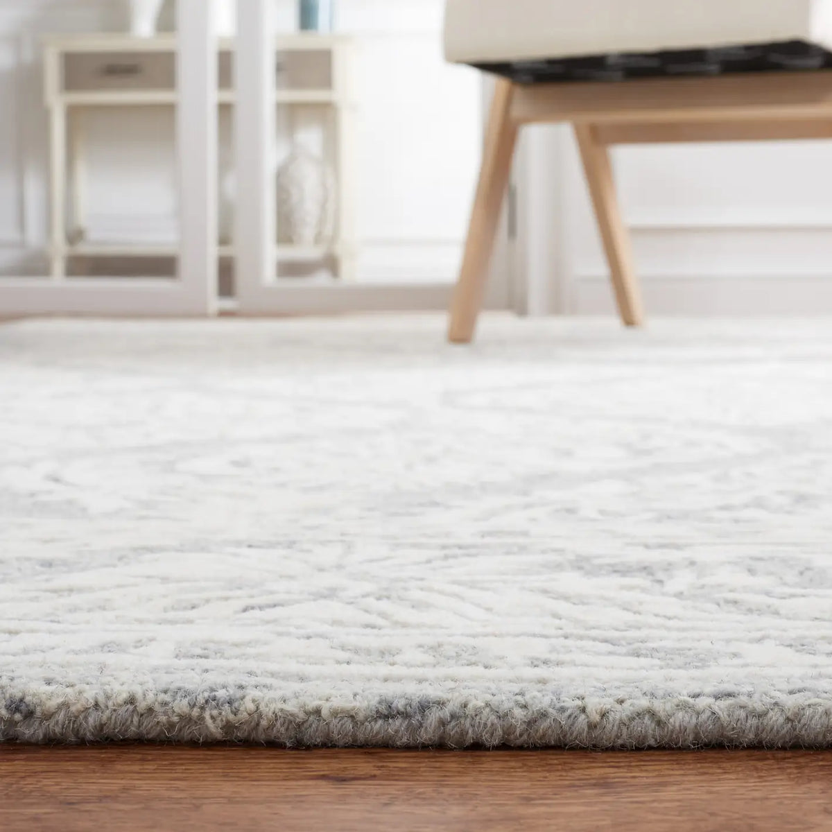 Safavieh Metro 4'-0" x 6'-0" Rug in Dark Grey / Ivory