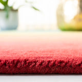 Safavieh Manhattan 4'-0" x 6'-0" Rug in Blue / Red