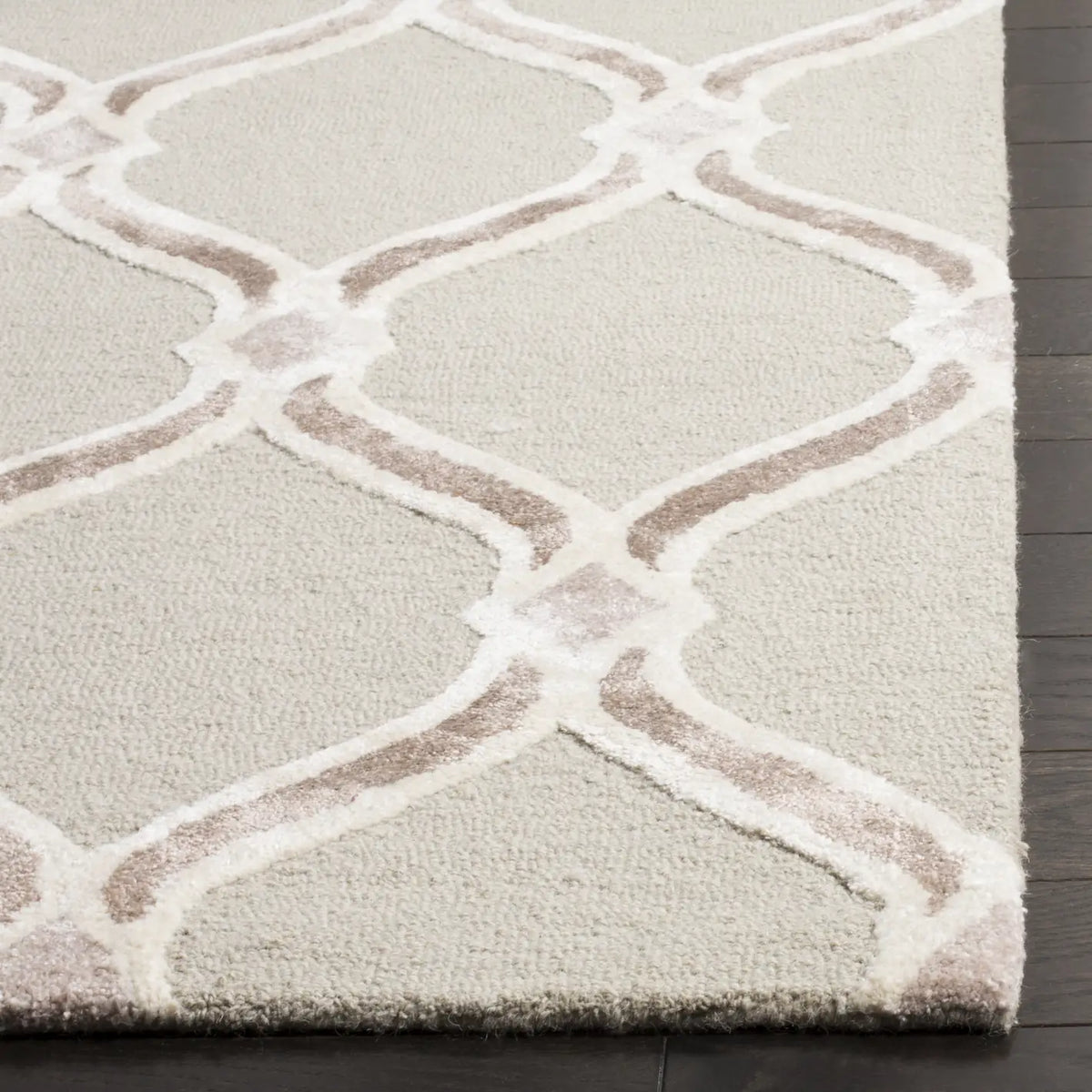 Safavieh Manchester 5'-0" x 8'-0" Rug in Taupe / Ivory