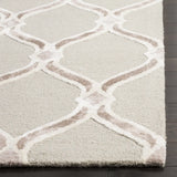Safavieh Manchester 5'-0" x 8'-0" Rug in Taupe / Ivory