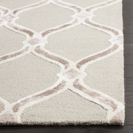 Safavieh Manchester 5'-0" x 8'-0" Rug in Taupe / Ivory