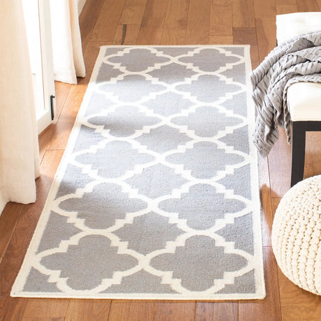 Safavieh Dhurries 2'-6" x 10'-0" Rug in Grey / Ivory