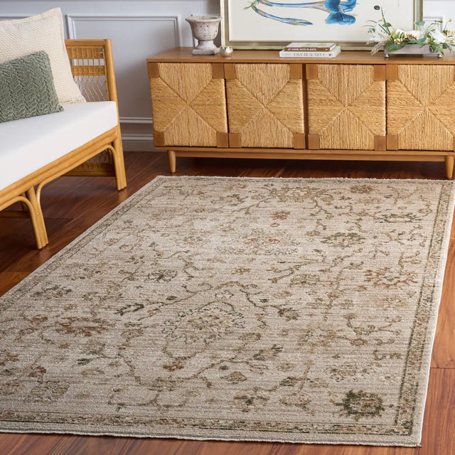 Safavieh Hazel 500 5'-3" x 7'-6" Rug in Ivory / Beige
