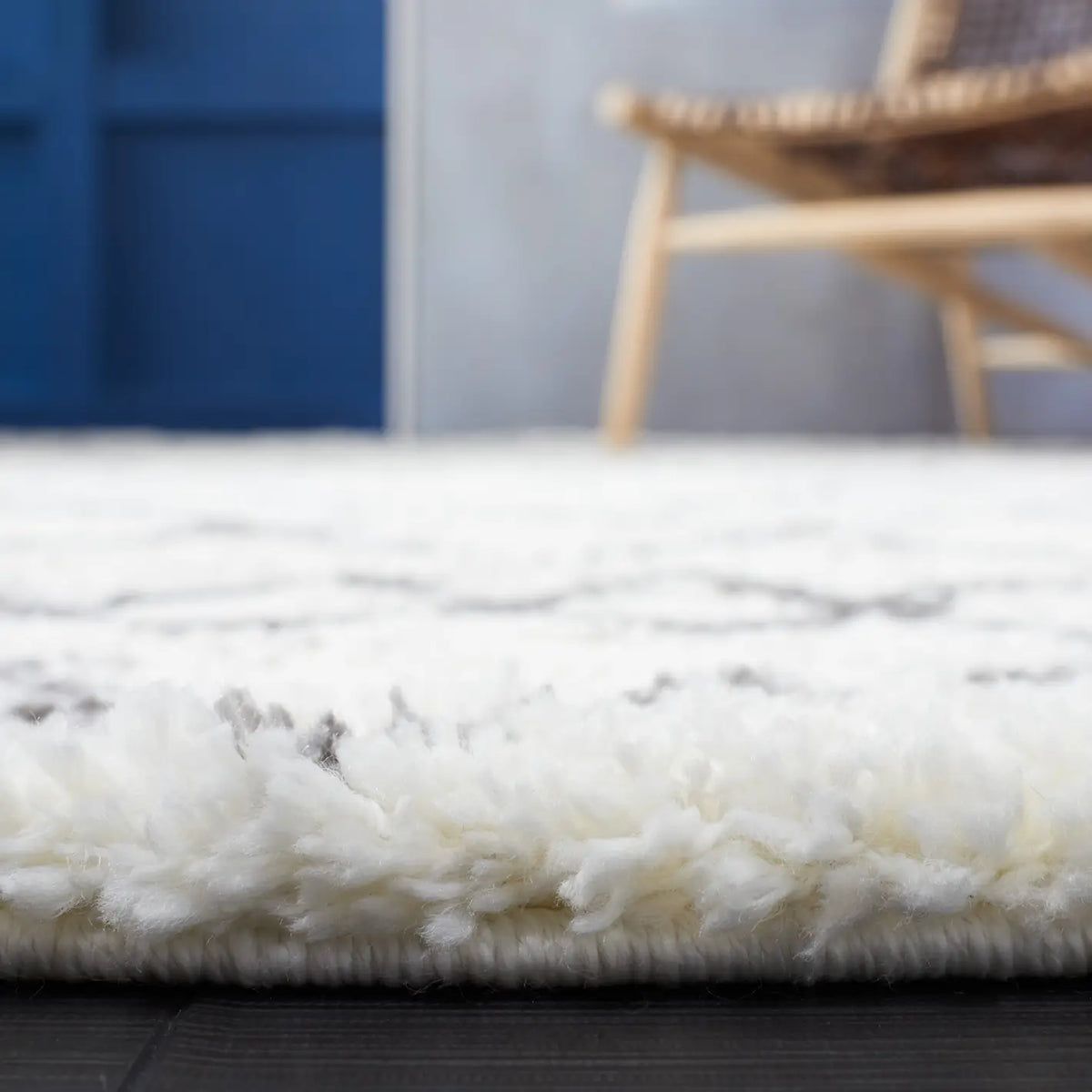 Safavieh Berber Shag 4'-0" x 6'-0" Rug in Ivory / Grey