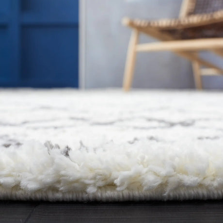 Safavieh Berber Shag 4'-0" x 6'-0" Rug in Ivory / Grey