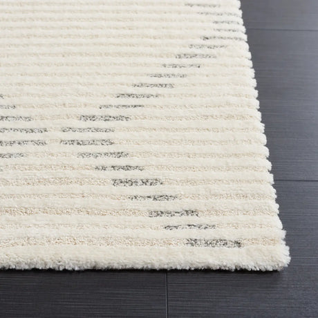 Safavieh Neptune 4'-0" x 6'-0" Rug in Ivory / Grey