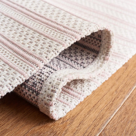 Safavieh Martha Stewart 5'-0" x 7'-0" Rug in Pink / Ivory