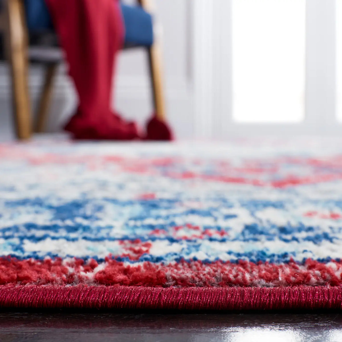 Safavieh Brentwood 4'-0" x 6'-0" Rug in Blue / Red