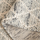 Safavieh Natura 4'-0" x 6'-0" Rug in Grey / Ivory