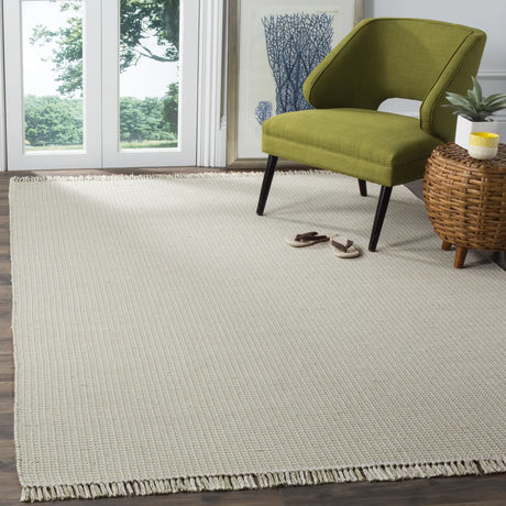 Safavieh Montauk 6'-0" x 9'-0" Rug in Ivory / Green
