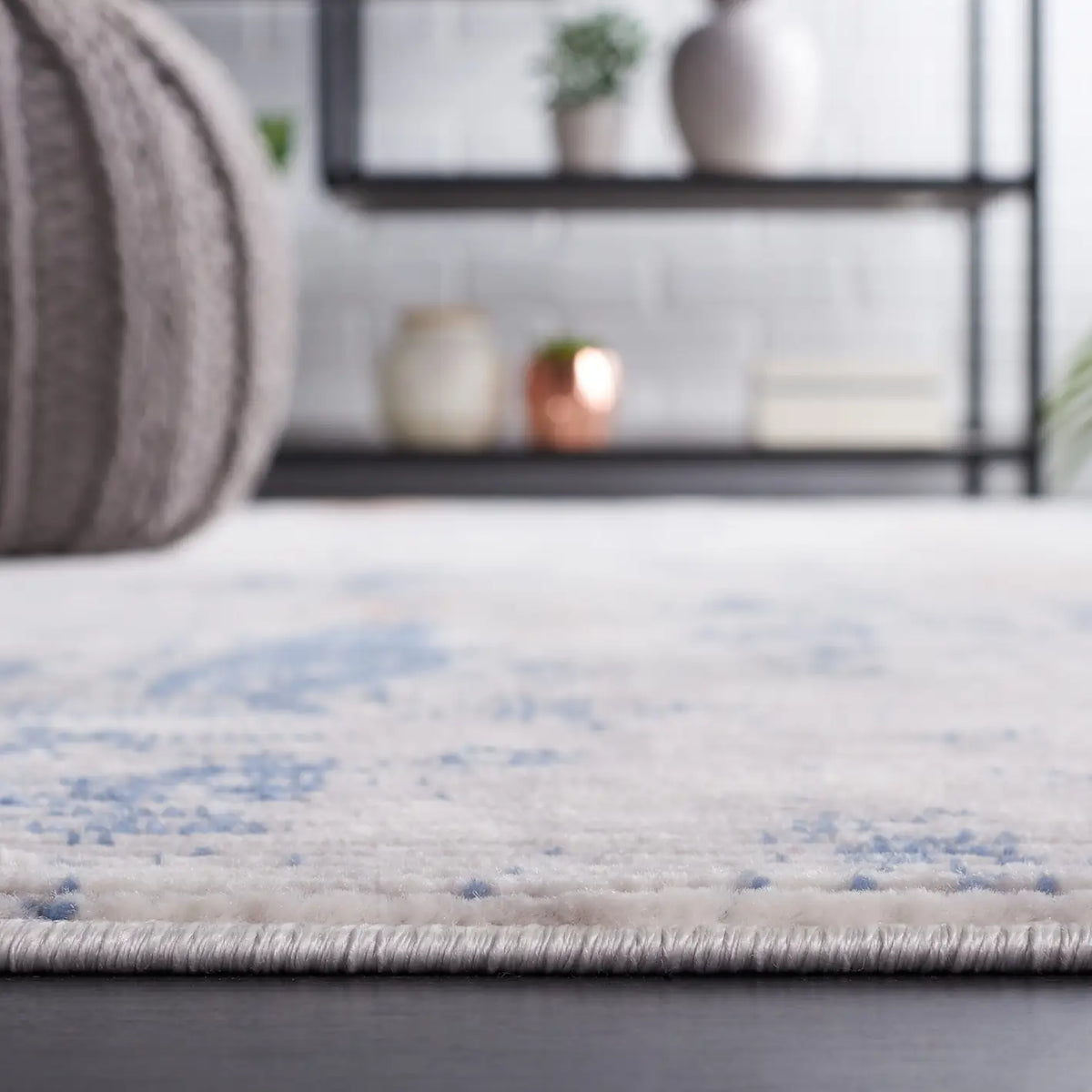 Safavieh Eternal 4'-0" x 6'-0" Rug in Grey / Blue