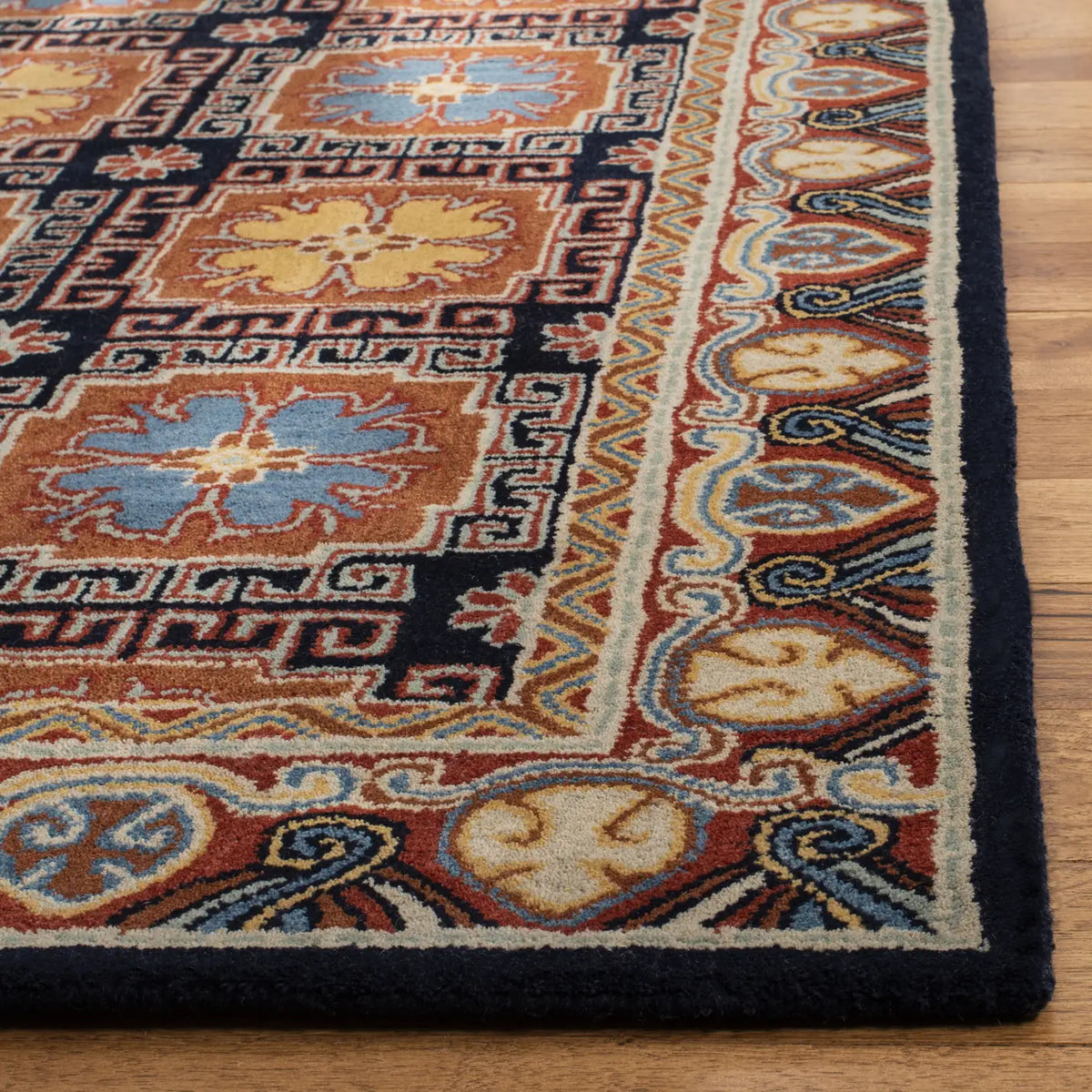 Safavieh Heritage 4'-0" x 6'-0" Rug in Navy / Orange