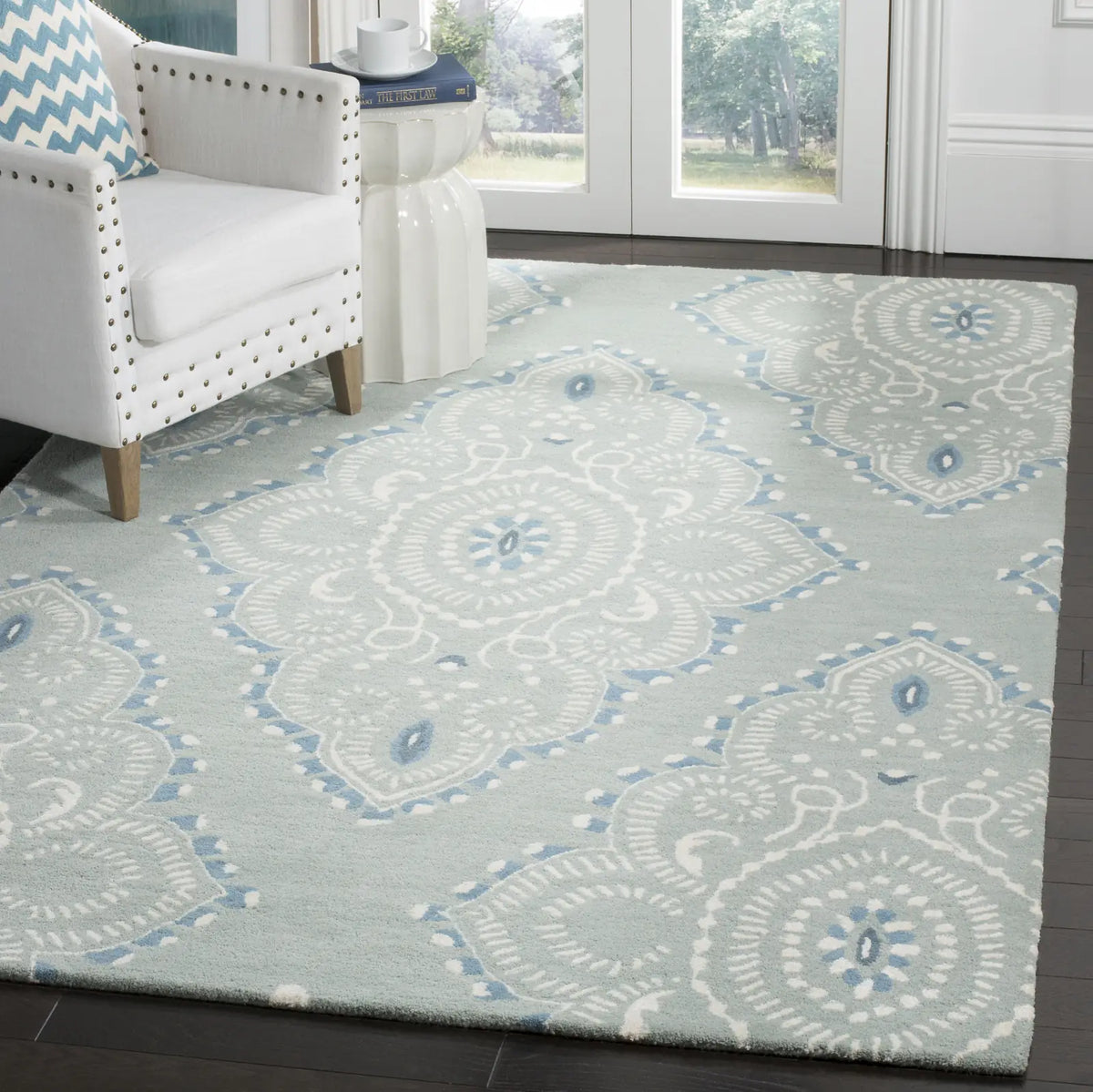 Safavieh Wyndham 4'-0" x 6'-0" Rug in Blue / Ivory