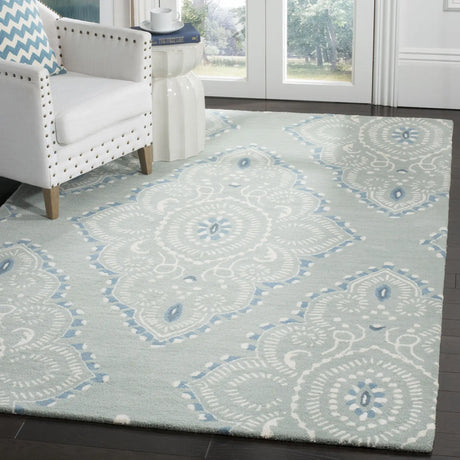 Safavieh Wyndham 4'-0" x 6'-0" Rug in Blue / Ivory