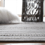 Safavieh Montauk 6'-0" x 9'-0" Rug in Grey / Ivory