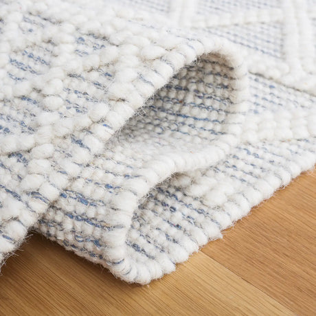 Safavieh Natura 4'-0" x 6'-0" Rug in Ivory / Blue