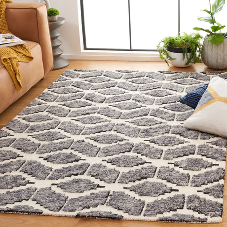 Safavieh Ebony 4'-0" x 6'-0" Rug in Dark Grey / Ivory