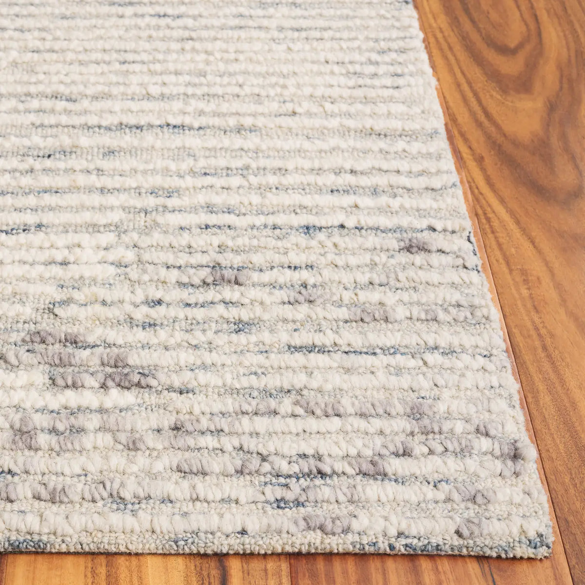 Safavieh Abstract 4'-0" x 6'-0" Rug in Blue / Ivory
