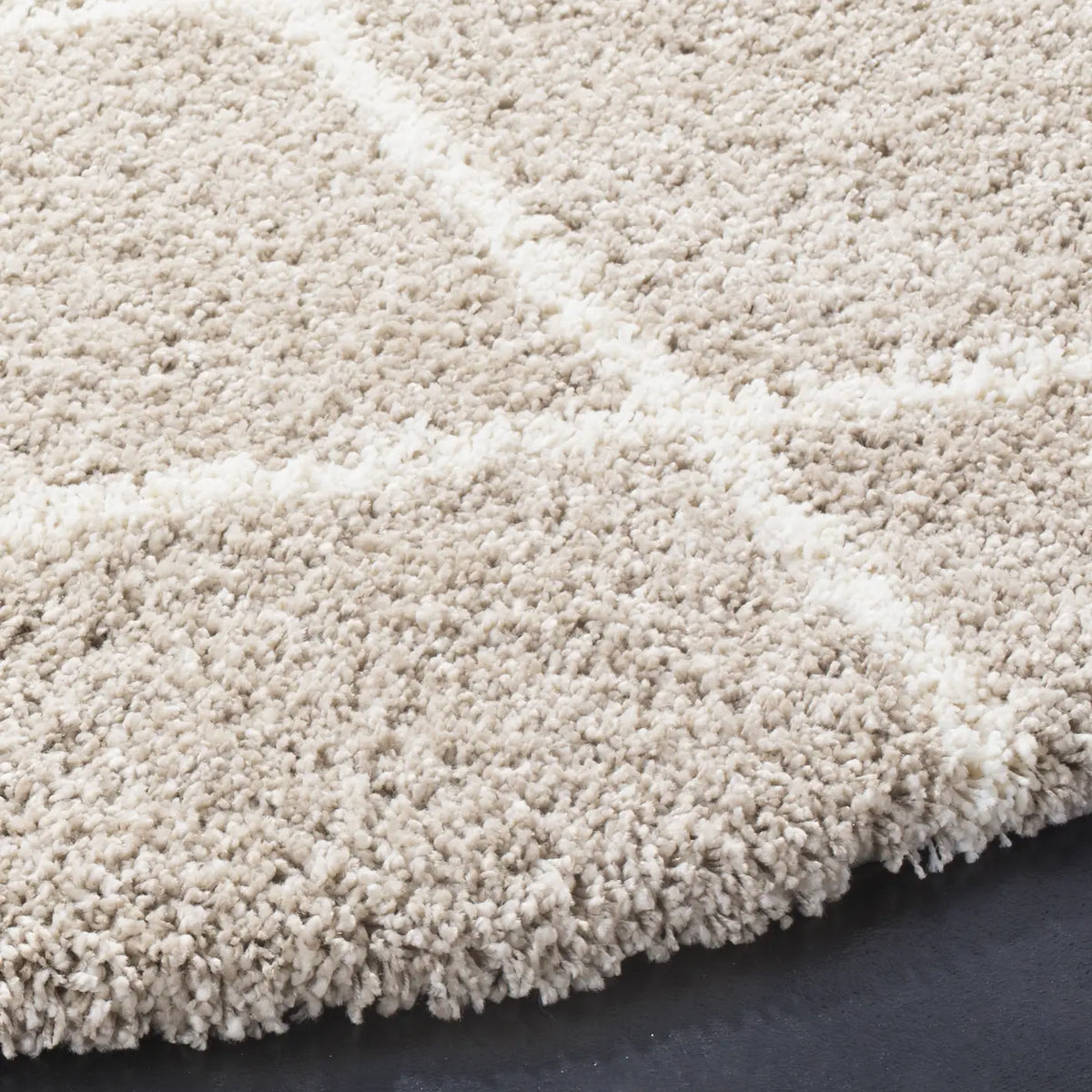 Safavieh Hudson Shag 5'-3" x 5'-3" Rug in Beige / Ivory